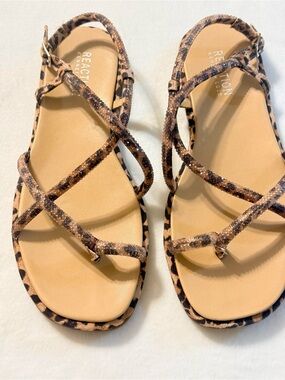 New Women's Waltz Strappy Square Toe Flat Sandals. Leopard. Size 6.5